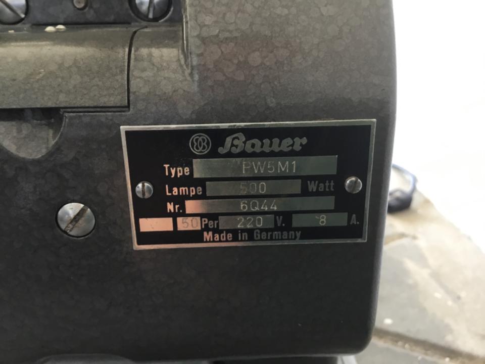 Historischer Filmprojektor mit Verstärker Bauer P5 16mm 1960 in Hamburg