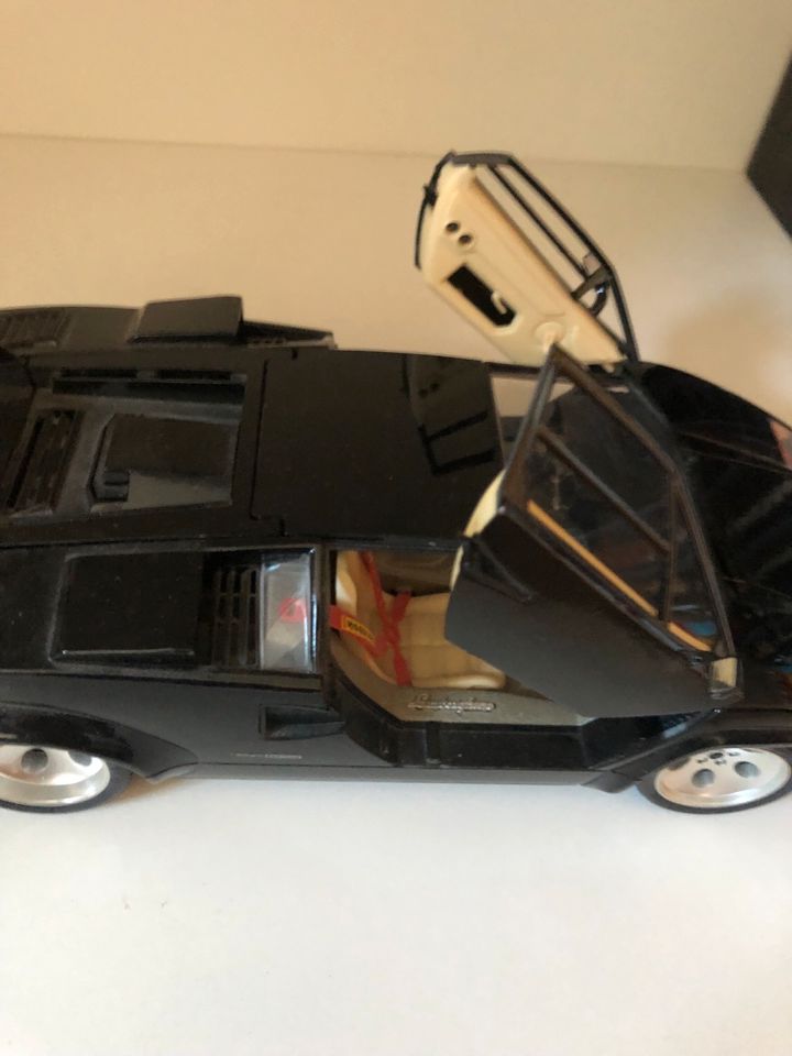 Modellauto Lamborghini Bburago 1/18 schwarz L 23cm in Schiffdorf