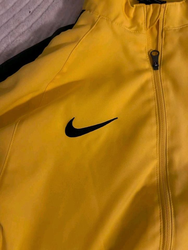 Nike jacke in Frankfurt am Main