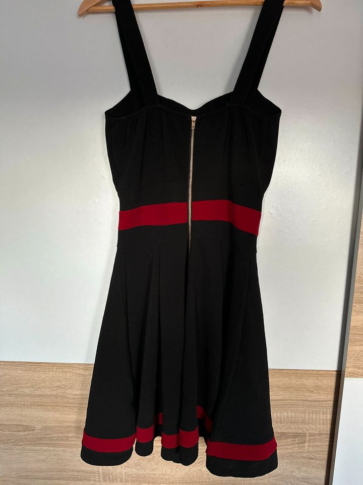 Rockabilly Kleid schwarz rot in Schönberg