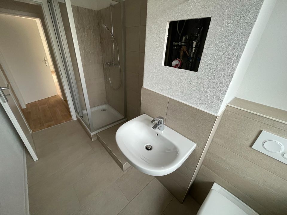 Neues frisch saniertes Zuhause mit Balkon und neuem Duschbad im EG in Merseburg