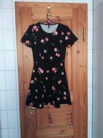 Schwarzes Kleid in 36/S mit Blumenmuster Nordrhein-Westfalen - Porta Westfalica Vorschau