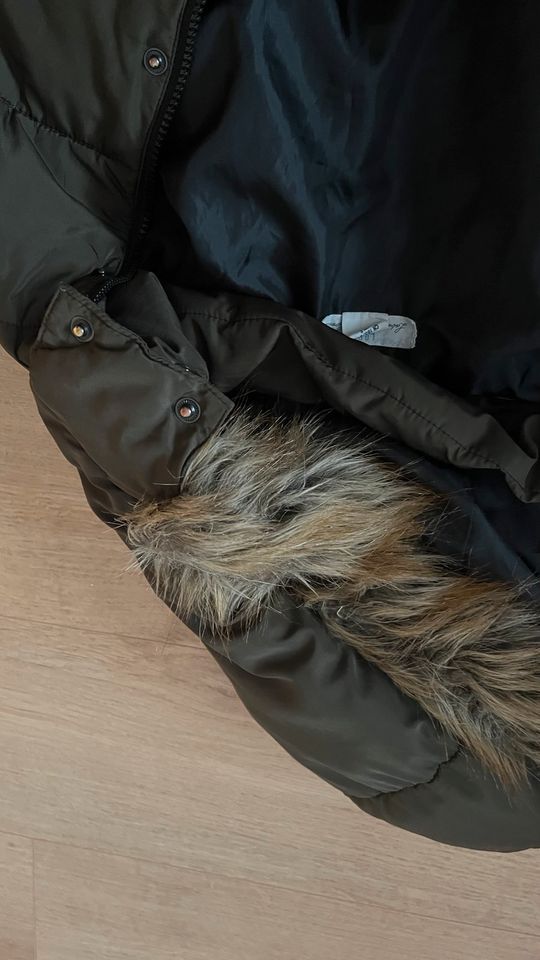 Dunkelgrüne Winterjacke von H&M Gr.S in Pretzfeld