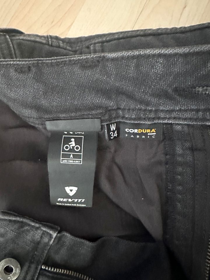Motorrad-Jeans Marke REVIT black Gr.:34/36 in Remscheid