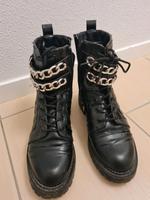 Schwarze Stiefel in Steppoptik mit Kettendetail Bayern - Landshut Vorschau
