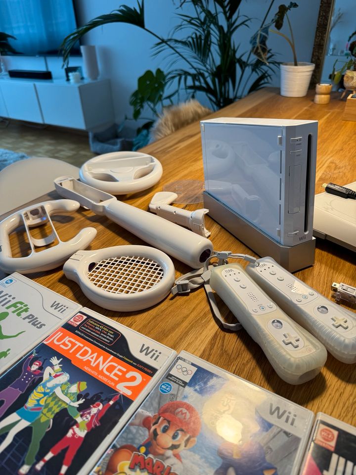 Nintendo Wii mit viel Zubehör in München