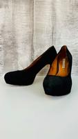 Buffalo London Pumps schwarz Wildleder Größe 39 Kr. München - Unterschleißheim Vorschau
