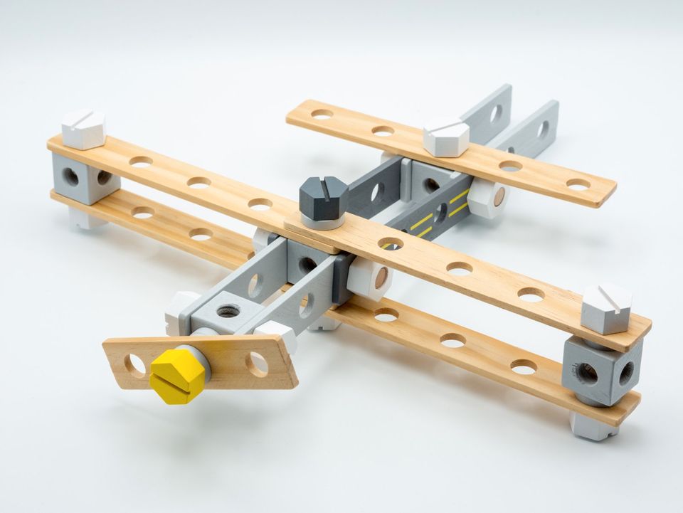 Montessori Konstruktionsspiel „Schrauben & Drehen", Werkzeug Holz in Solingen