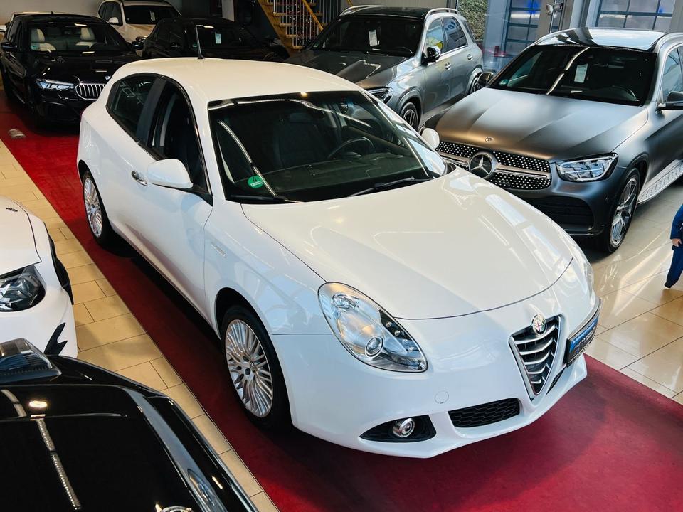 Alfa Romeo Giulietta Turismo|2.HAND|KLIMA|ALUFELGEN|EURO6 in Essen