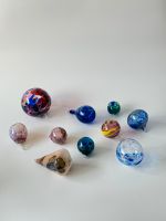 Sammlung aus bunten mundgeblasenen Glaskugeln zum Aufhängen München - Hadern Vorschau