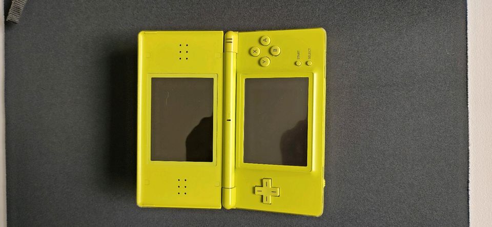 Nintendo DS Lite Hellgrün mit Ladekabel und Tasche in Kirchhain