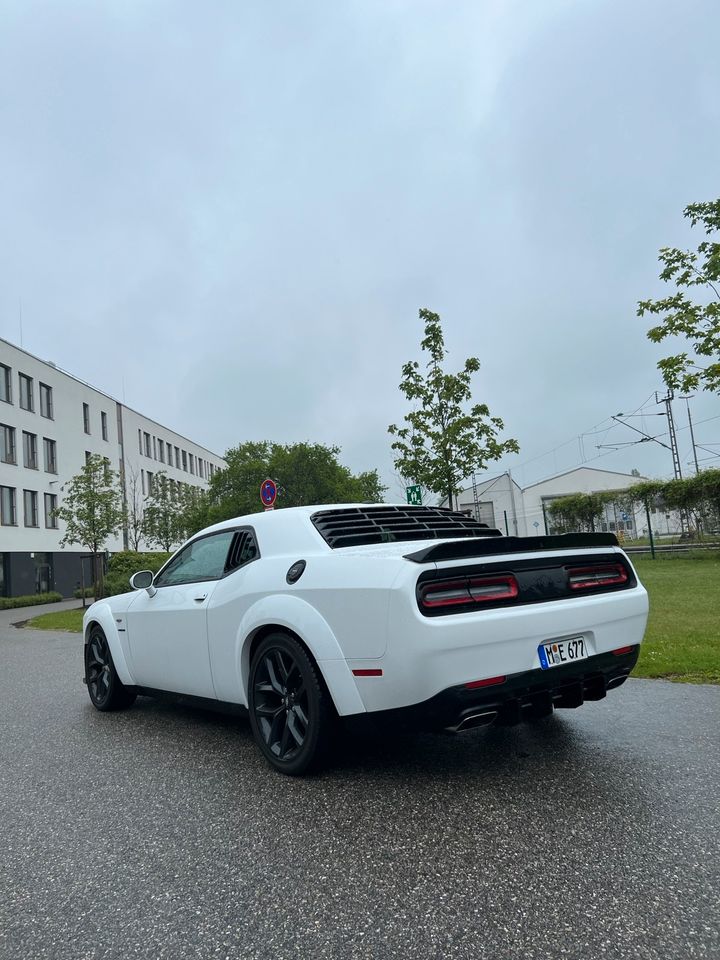 Dodge Challenger rt v8 hemi mieten ohne Kreditkarte ab 19 Jahren in München