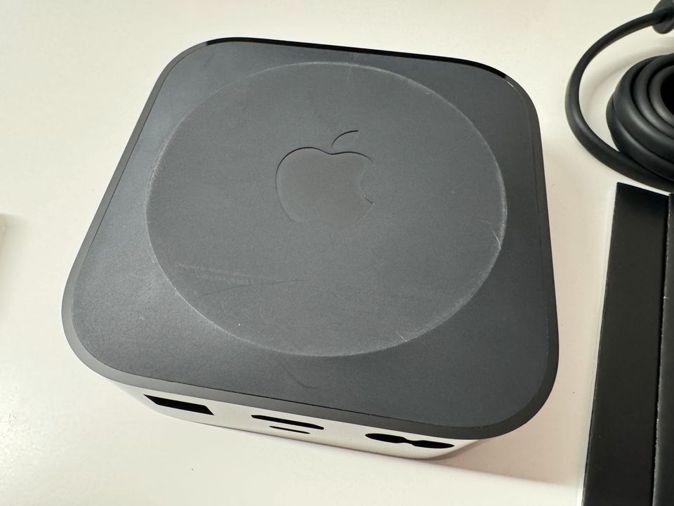 Apple TV 32 GB + Siri Remote 1. Gen • Modell A1625 • TOP in Frankfurt am Main