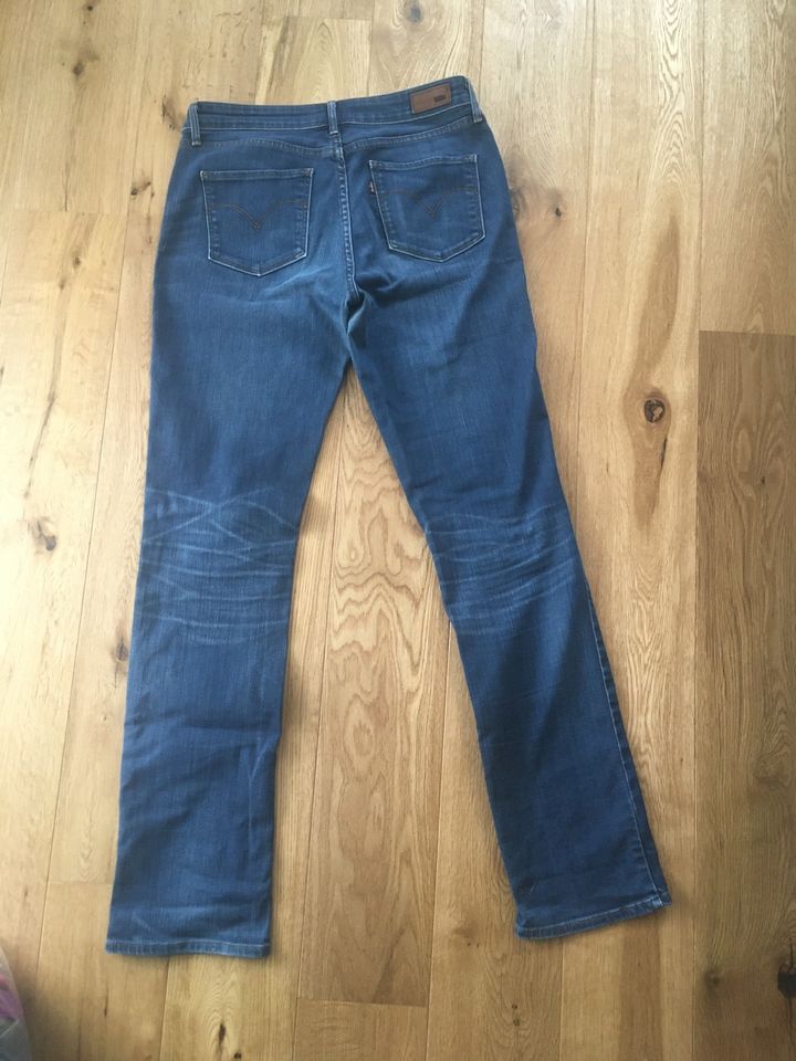 Levi’s Jeans Denim Curve Mid Rise Straight 28 in Lappersdorf