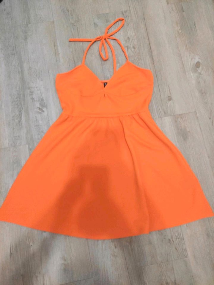 Orangenes Kleid M Damen in Bielefeld