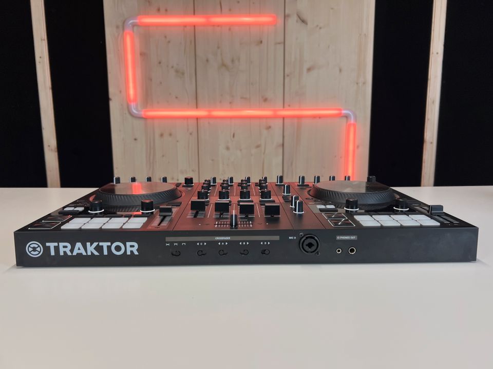 DJ Controller Traktor Kontrol S4 MK3 inkl. DJ-Software, wie NEU✅ in Karlsruhe