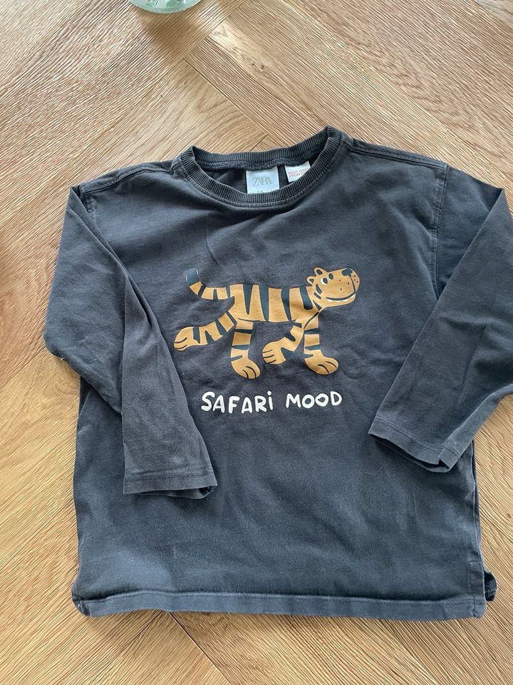 Zara Shirt Pullover Jungen grau Safari Mood 110 4-5 y. in Burscheid
