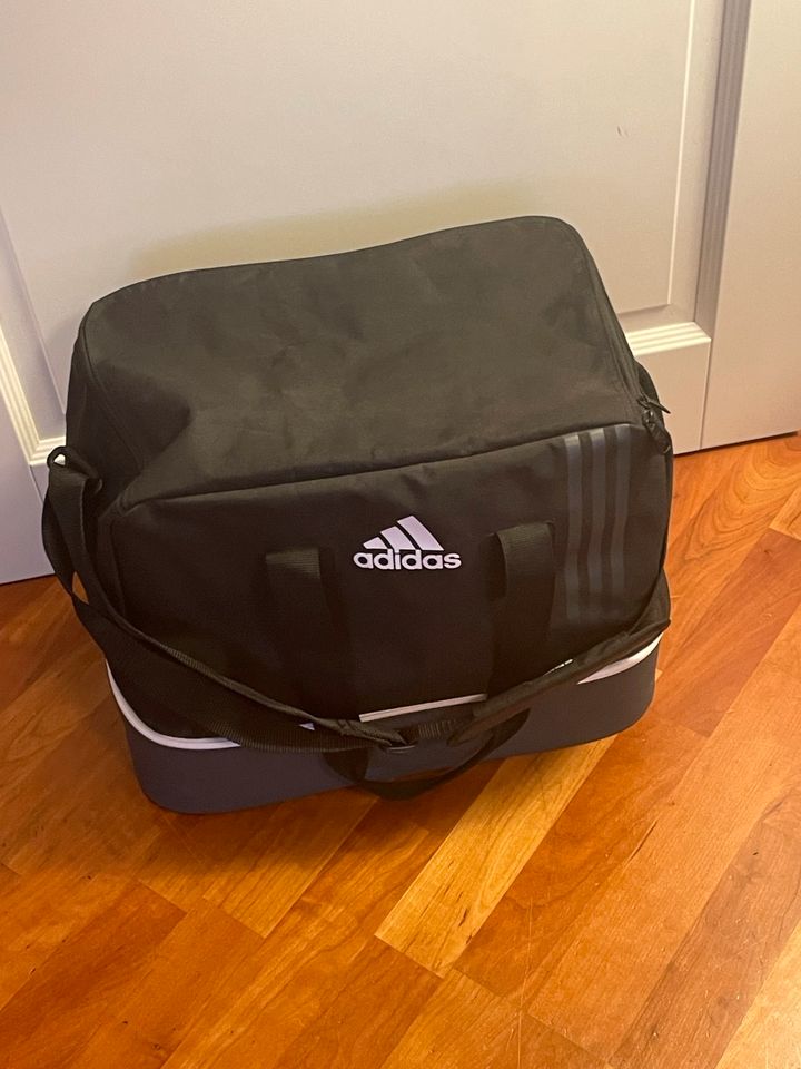 Adidas Sporttasche in Flintbek