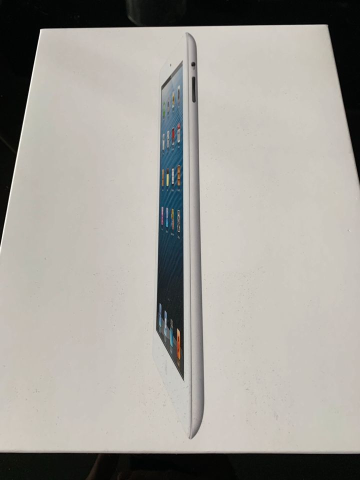 Apple Air iPad A 16gb white in Strausberg