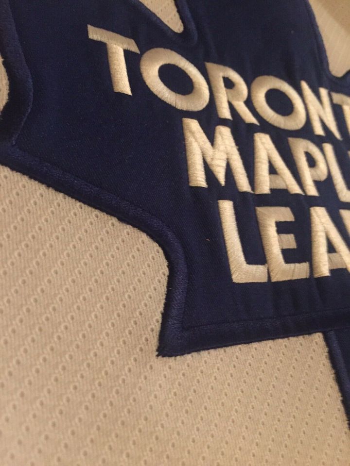 Toronto Maple Leafs CCM authentisches Zentrum Eiskampfriemen Trikot Größe  52 NHL #17