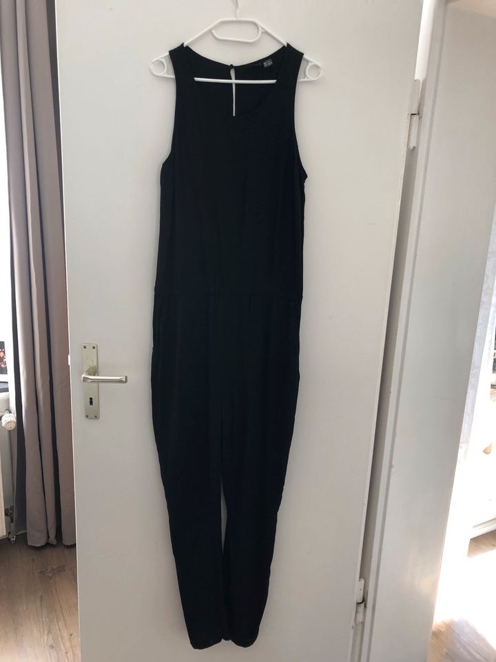 Jumpsuit/ Hosenanzug Gr. 42 Schwarz in Remscheid