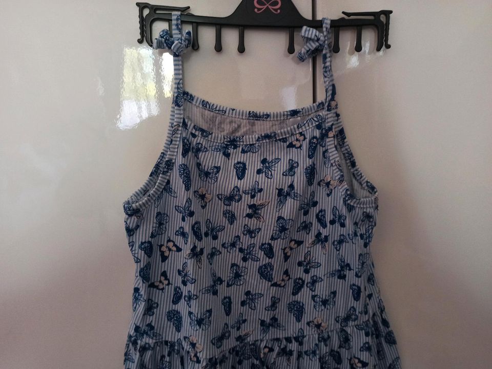 Kleid Gr. 128 blau mit Schmetterlinge Sommer top Zustand! in Hohenbocka