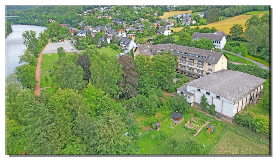 Vielseitig nutzbare Immobilie für Gewerbe, Wohnen/Pflege, direkt an der Fulda in Staufenberg