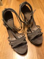 Hugo Boss Orange High Heels Sandalen Taupe 37,5 Hochzeit Nordrhein-Westfalen - Löhne Vorschau