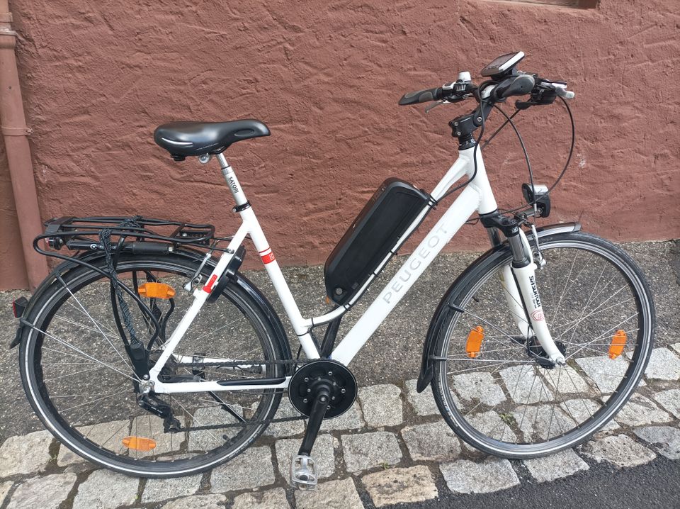 E-Bike Special Edition Touring Peugeot CC71 Markenfahrrad Fahrrad in Rimpar