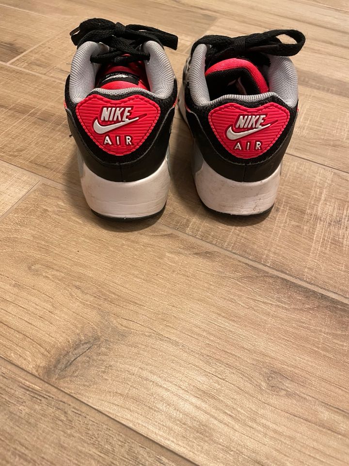 NIKE AIR Größe 33,5 in Wendlingen am Neckar