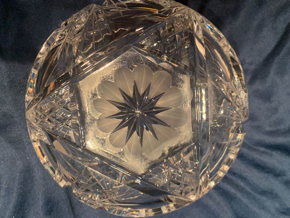Kristallschale sehr massiv 18 cm Durchm. 8,5 cm hoch, 0,6 cm dick in Hannover
