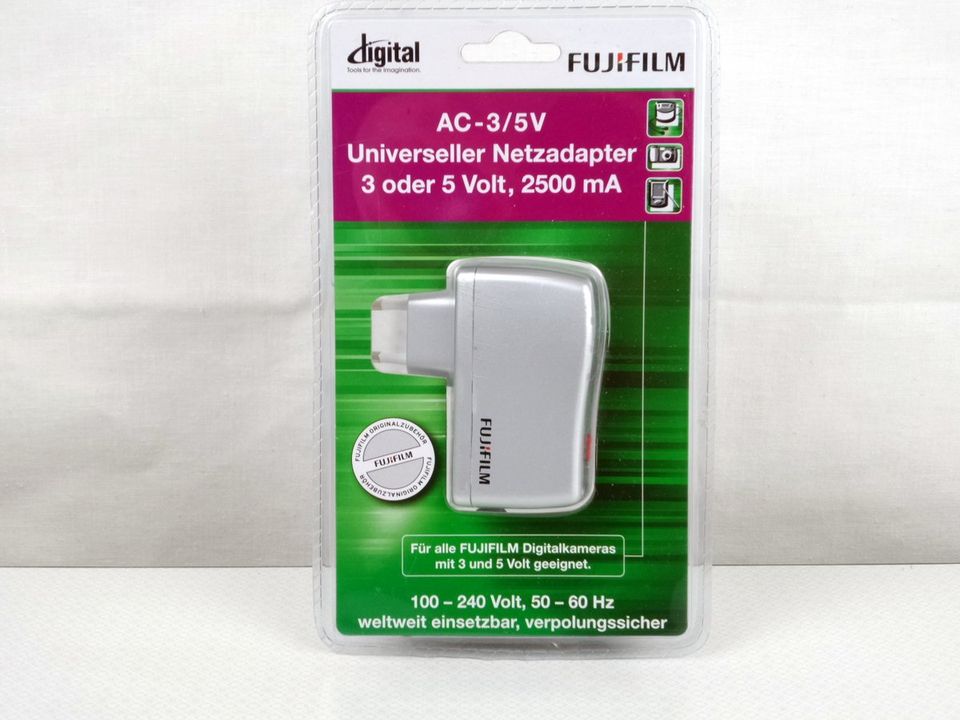 Universal Netzteil AC DC Power Adaptor 3V oder 5V max. 2500mA NEU in Wittstock/Dosse