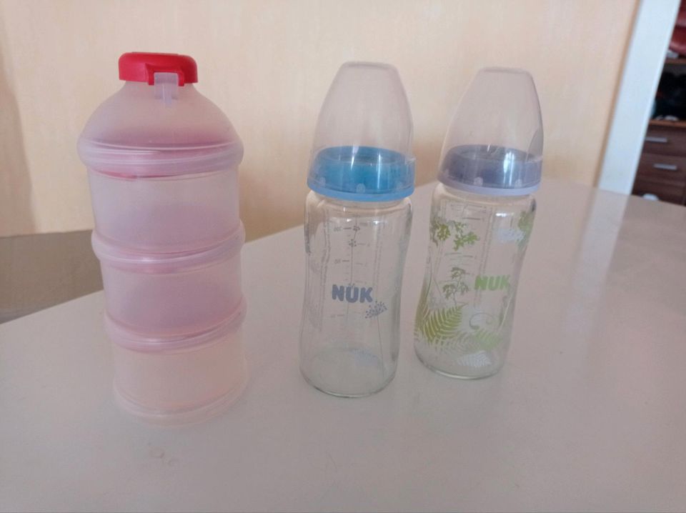 Glas NUK flachen Babyflaschen / NUK Milchpulver portionierer in Oberlahr