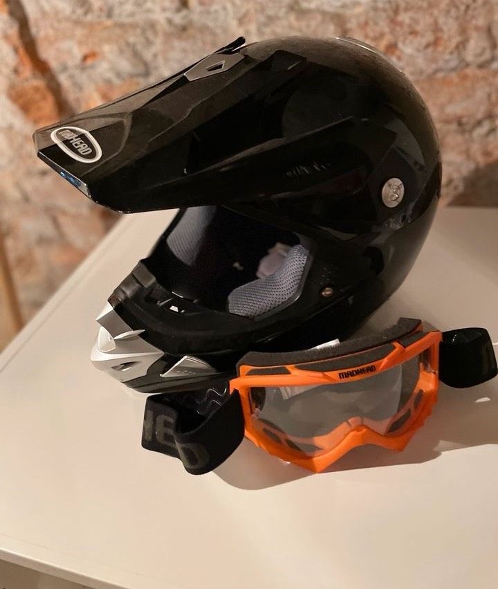 Motorrad Cross Helm und Brille in Kempen