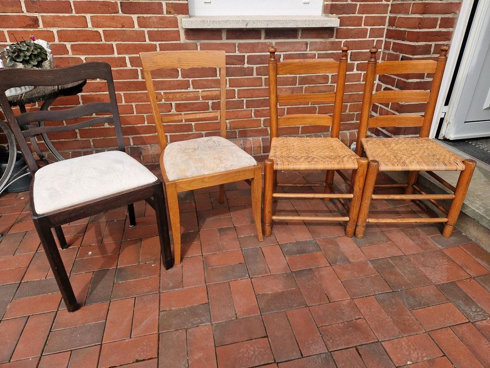 Stühle abzugeben, auch einzeln (mit Korbgeflecht sind verkauft) in Petershagen