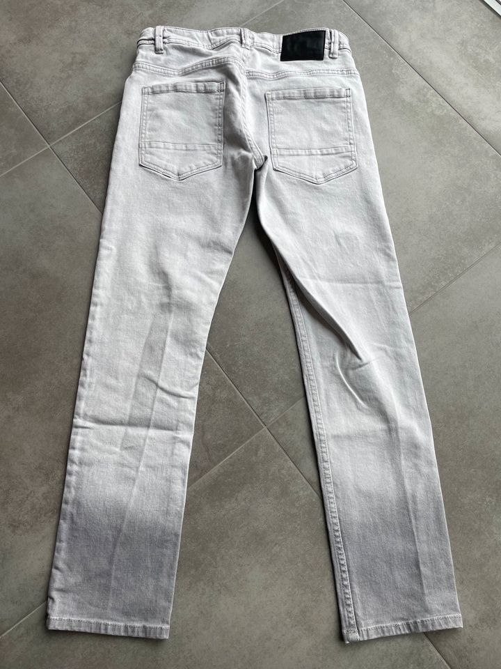 Graue Slim Jeans von Denim 1982 in Größe 30/30 in Ganderkesee