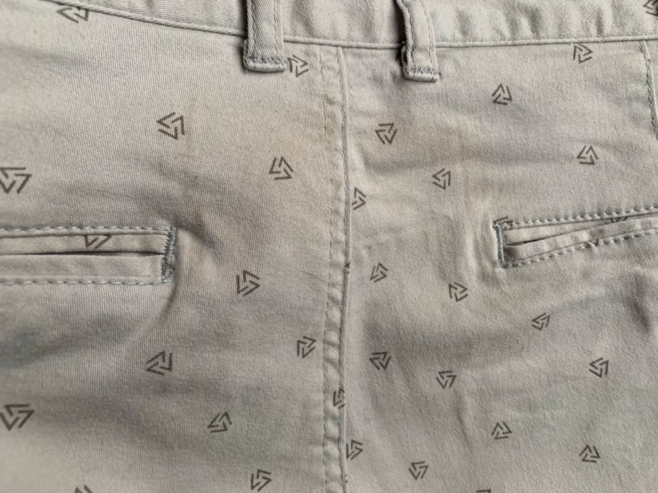 Grau-beige Herren Männer Shorts von Koton Gr. 42 in Aachen