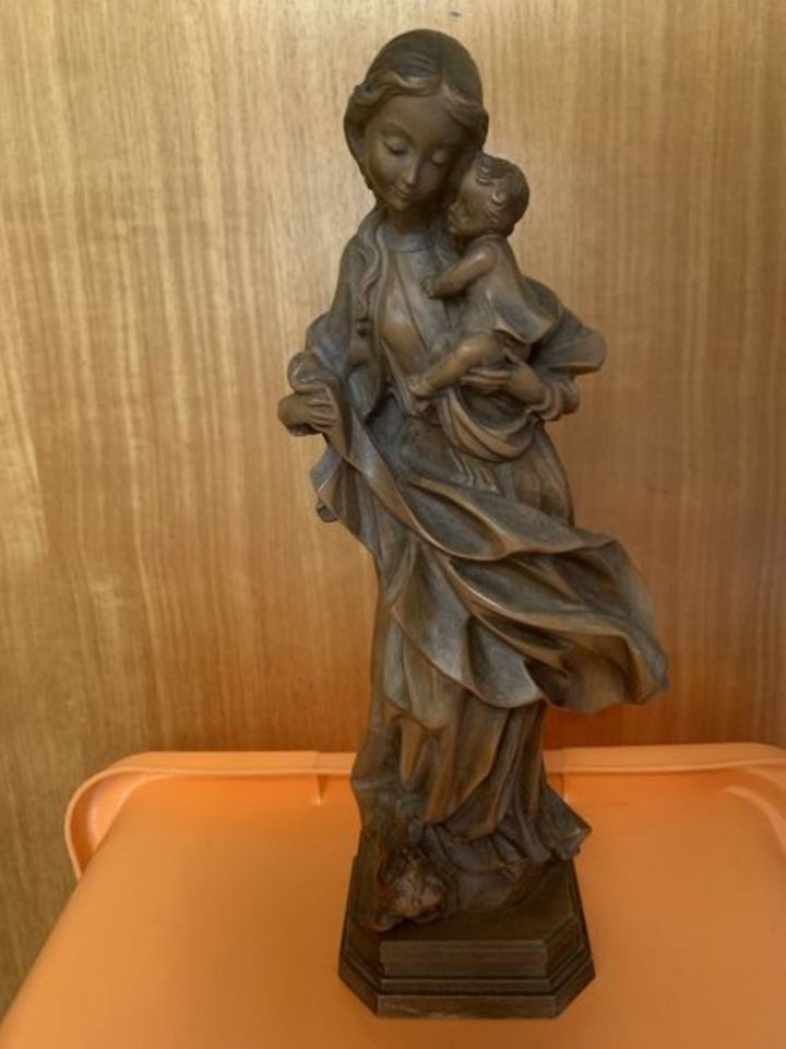 Madonnenfigur mit Kind 31 cm hoch in Bordesholm