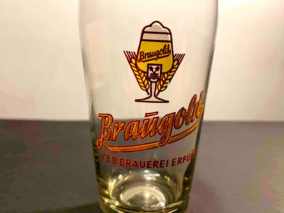 altes BIERGLAS Braugold VEB Brauerei Erfurt Emaille Malerei in Erfurt