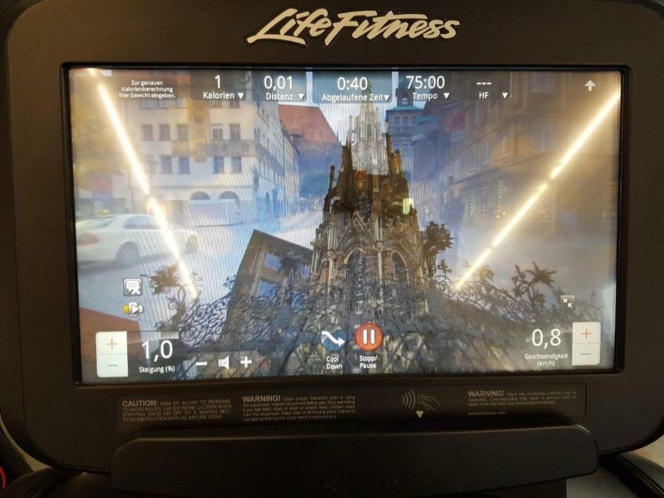 Life Fitness Laufband 95T Elevation - Discover SE Tablet Console in Detmold
