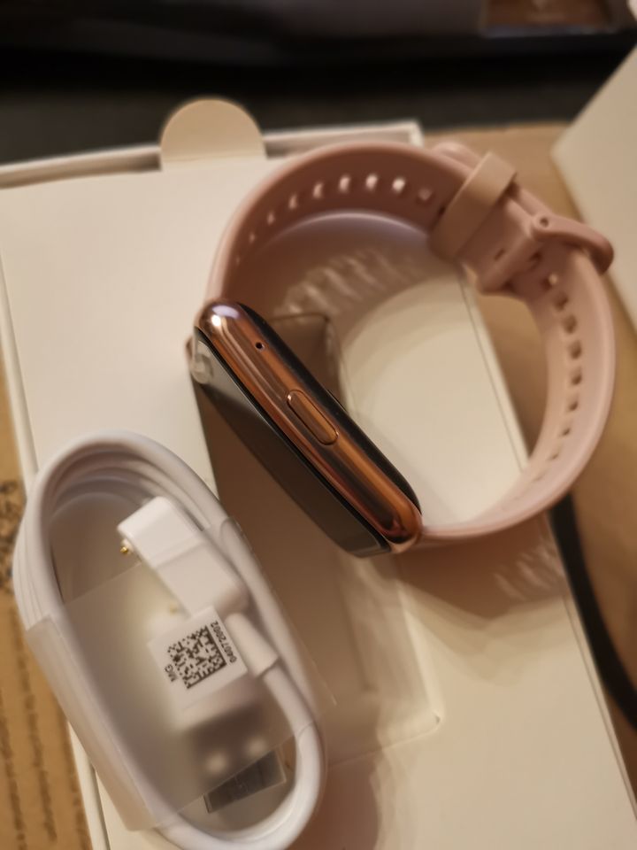 Huawei Watch Fit Sakura Pink, neuwertig OVP in Breuna