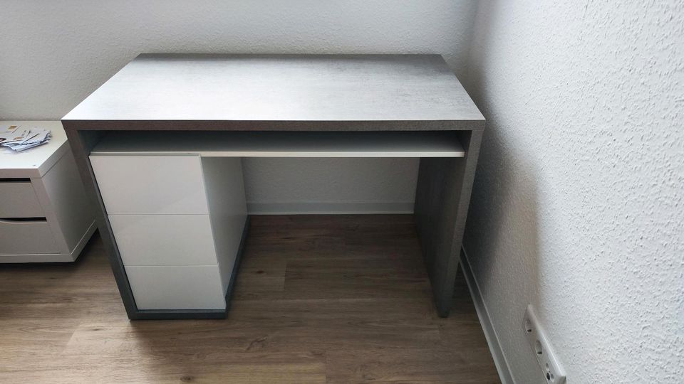 Schreibtisch in Beton Optik "Super Zustand" in Braunschweig