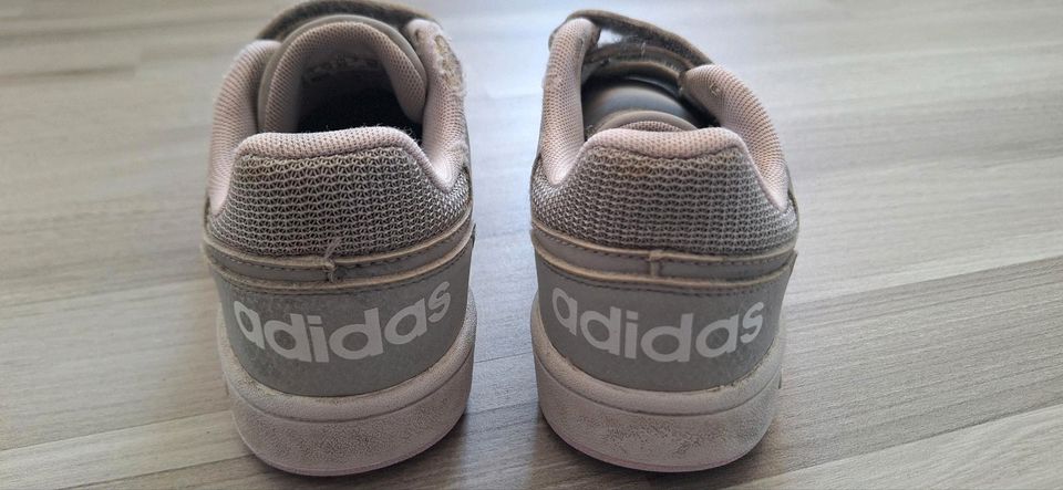 Adidas sneaker Klett gr 32 in Kalbe (Milde)