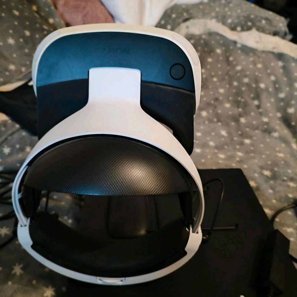 PS4 Pro 1 TB + VR Brille in Voerde (Niederrhein)