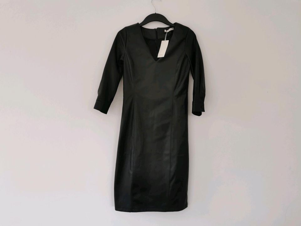 XS Reserved Kleid aus Kunstleder schwarz Cocktailkleid. in Bad Salzuflen