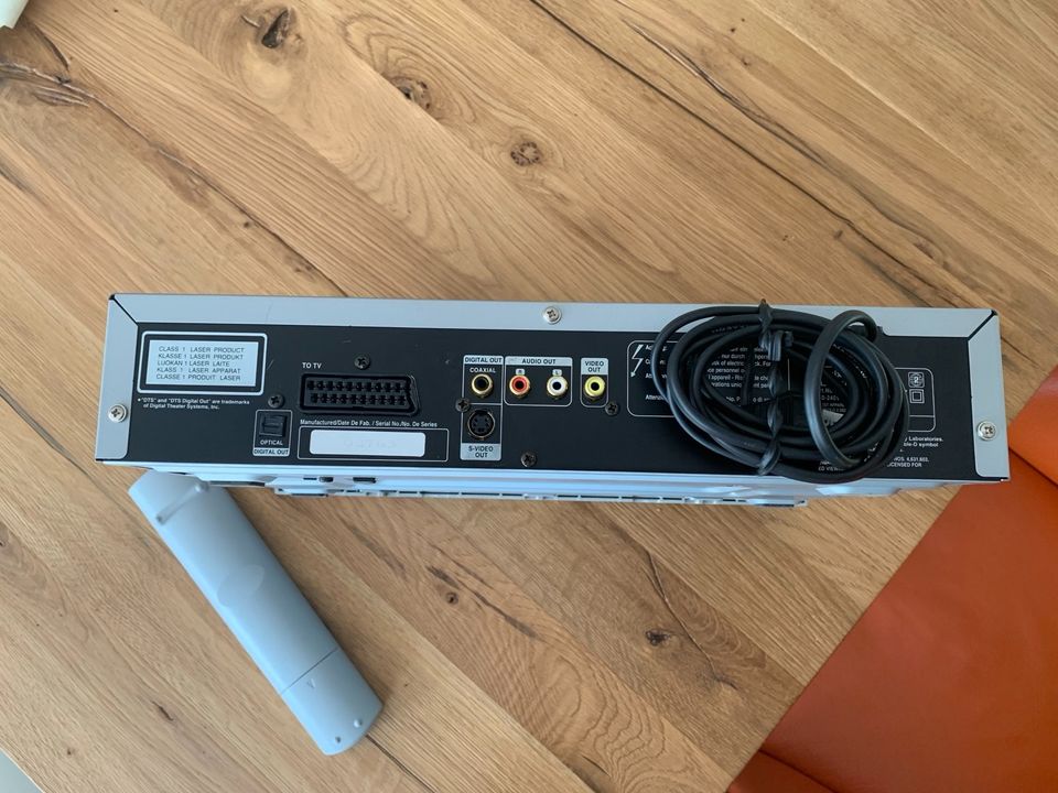 Loewe DVD Player Xemix 8122DA + (80DVD‘s) in Betteldorf