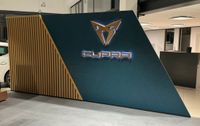 Original CUPRA Werbewand zweiseitig mit 3D-Firmenlogo beleuchtet Hessen - Hofheim am Taunus Vorschau