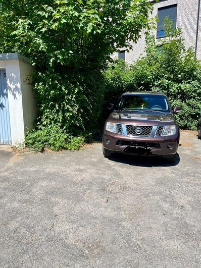 Nissan Pathfinder 2.5 dCi DPF LE 4WD LE in Neumünster