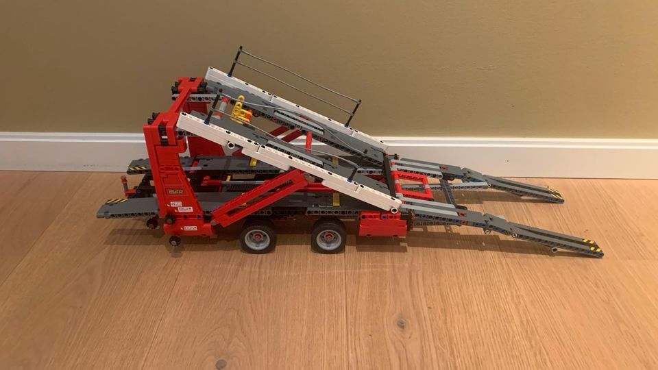 Lego 42098 Technic Autotransporter in Nürnberg (Mittelfr)