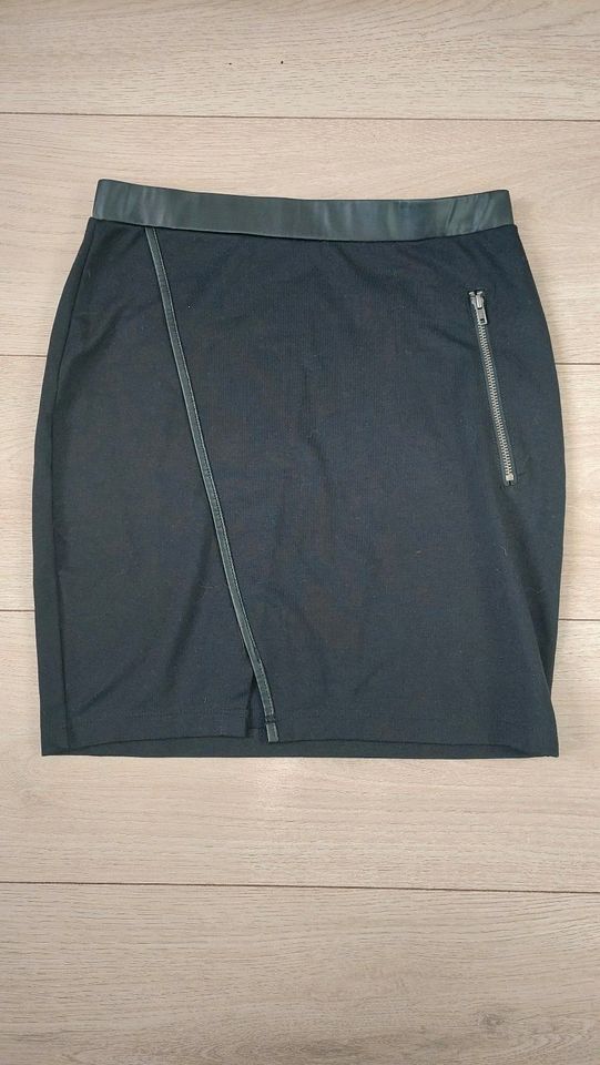 Verschiedene pullover, shirts, bluse, hose gr. 34 XS in Aschersleben